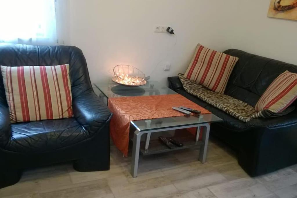 Toll Apartment Mit Privatem Eingang Free Parking Slbst Check-In Netflix 30 Zone Ruhig Duisburg Exterior photo