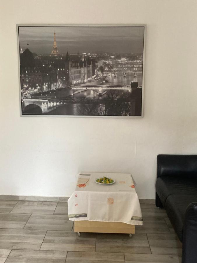 Toll Apartment Mit Privatem Eingang Free Parking Slbst Check-In Netflix 30 Zone Ruhig Duisburg Exterior photo