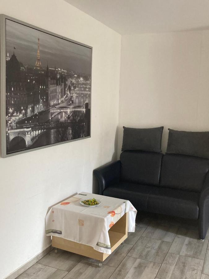Toll Apartment Mit Privatem Eingang Free Parking Slbst Check-In Netflix 30 Zone Ruhig Duisburg Exterior photo